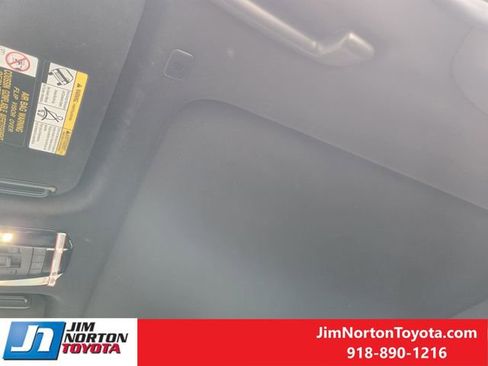 Used 2023 Toyota Venza Limited image 28