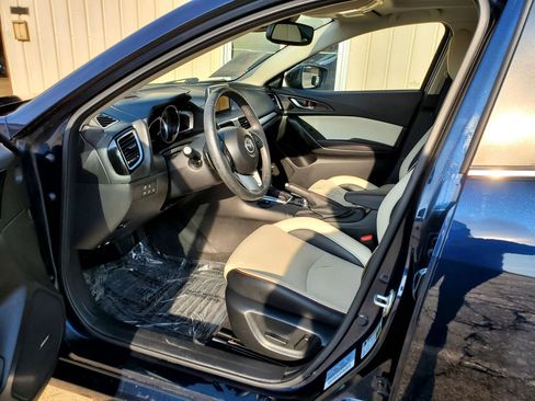 Used 2015 MAZDA MAZDA3 s Grand Touring w/ Technology Package FWD image 3