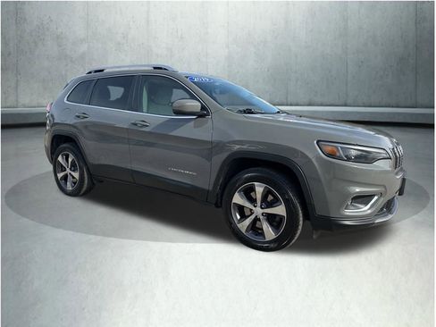 Used 2019 Jeep Cherokee Limited w/ Trailer Tow Group image 9