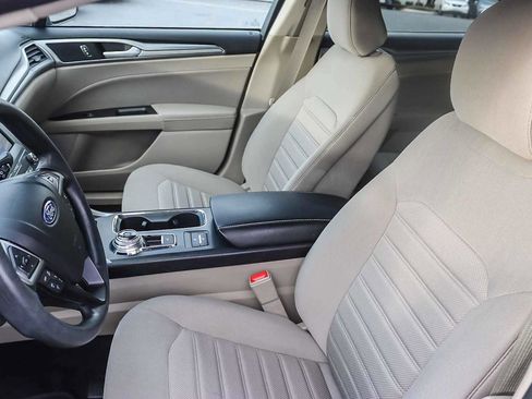 Used 2020 Ford Fusion SE image 16