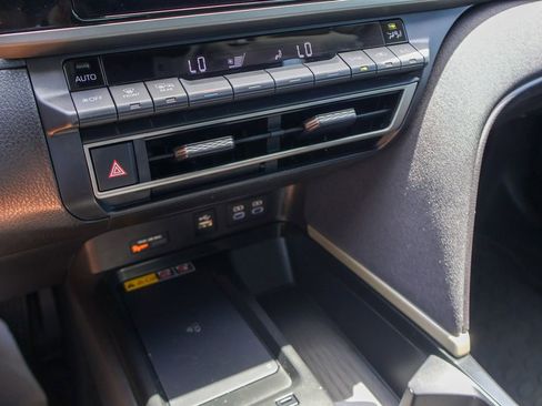 Used 2025 Toyota Camry LE w/ Convenience Package image 15