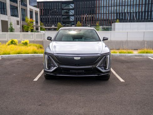Used 2026 Cadillac Lyriq Signature Sport AWD/4WD image 6