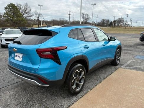 Used 2025 Chevrolet Trax LT image 6