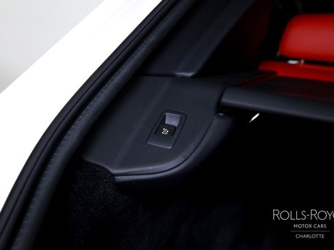 Used 2020 Rolls-Royce Cullinan image 25