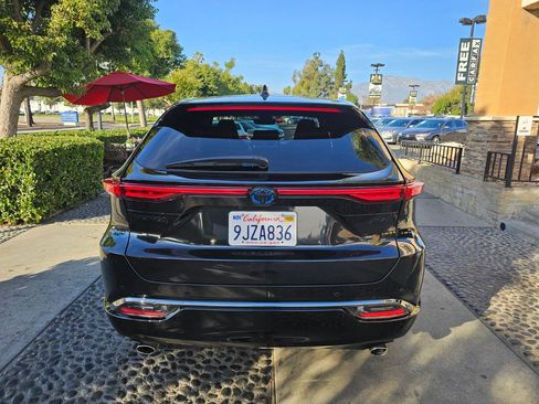 Used 2023 Toyota Venza Nightshade image 6