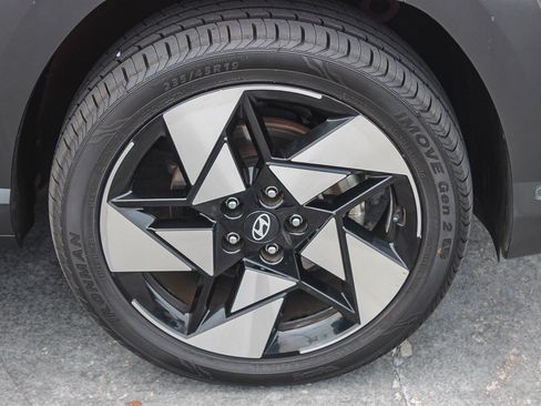 Used 2024 Hyundai Kona Limited AWD/4WD image 11
