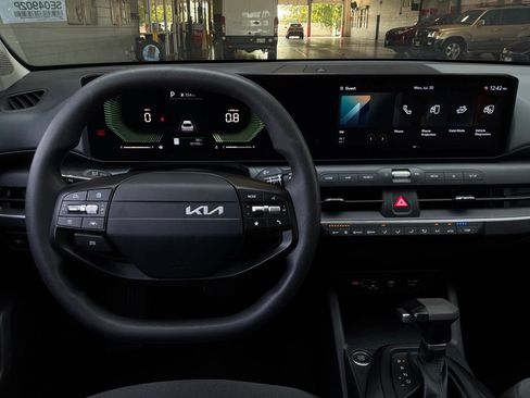 Used 2025 Kia K4 FWD image 13