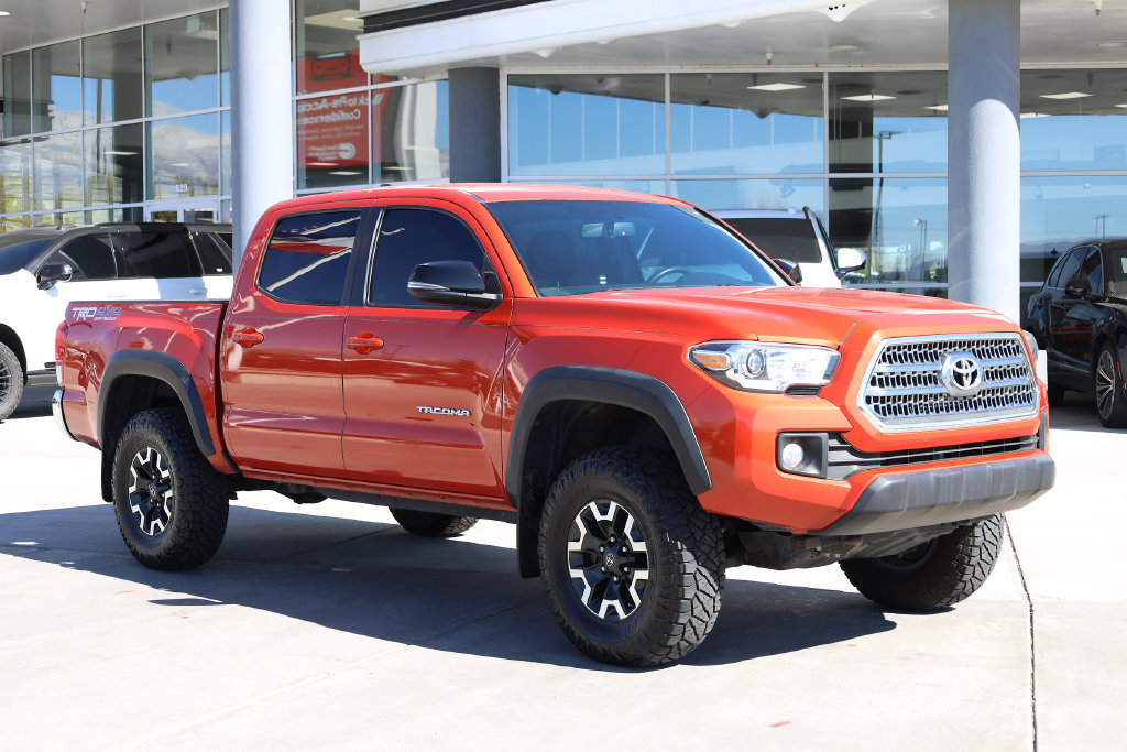 Used 2017 Toyota Tacoma TRD Off-Road AWD/4WD image 8