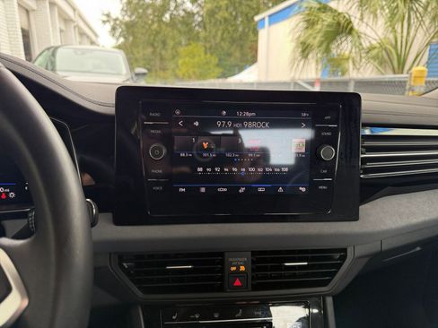 Used 2025 Volkswagen Jetta SE image 21