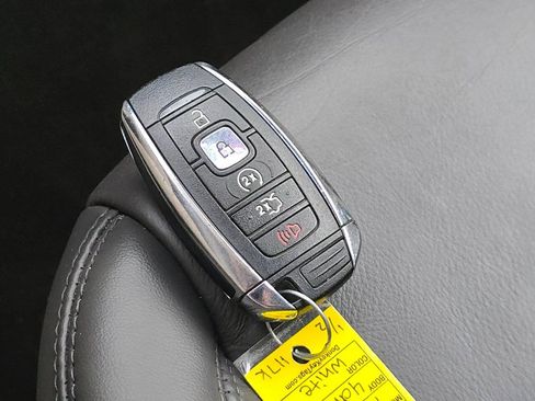 Used 2019 Lincoln Nautilus Select image 32