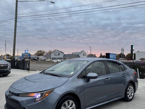 Used 2021 Toyota Corolla LE image 7