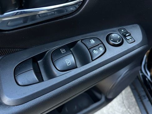 Used 2023 Nissan Kicks SV image 14