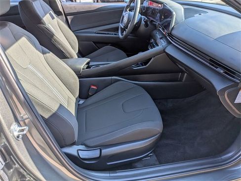 Used 2025 Hyundai Elantra SEL image 34