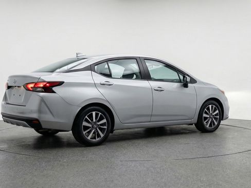 Used 2025 Nissan Versa SV image 9