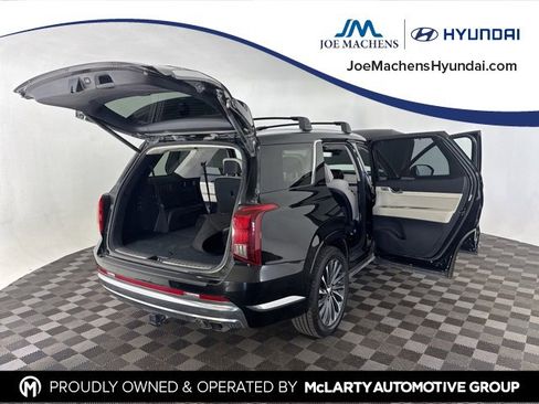 Used 2023 Hyundai Palisade Calligraphy image 14