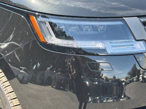 New 2026 Land Rover Range Rover SV AWD/4WD image 12
