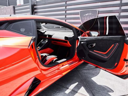Used 2023 Lamborghini Huracan Tecnica RWD image 32