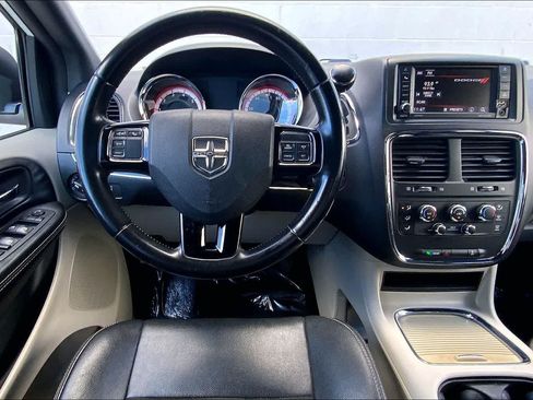 Used 2019 Dodge Grand Caravan SXT FWD image 14