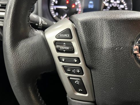 Used 2018 Nissan Titan SV image 26