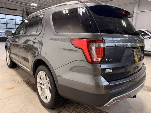 Used 2017 Ford Explorer XLT w/ Equipment Group 202A image 5