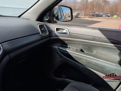 Used 2020 Jeep Grand Cherokee Laredo image 22