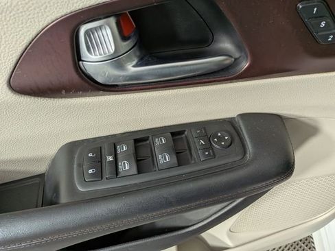 Used 2019 Chrysler Pacifica Limited image 16