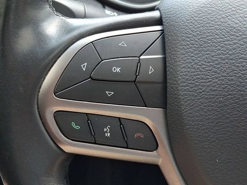 Certified 2019 Jeep Cherokee Latitude Plus w/ Comfort/Convenience Group AWD/4WD image 22