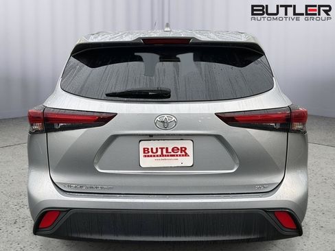 Certified 2025 Toyota Highlander XLE FWD image 5