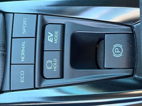 Used 2025 Toyota Camry LE AWD/4WD image 22