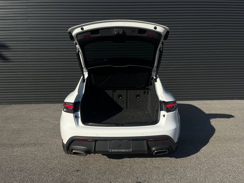 Certified 2022 Porsche Macan image 15