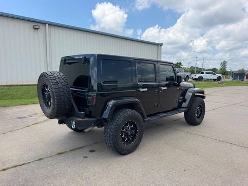 Used 2015 Jeep Wrangler Unlimited Sahara AWD/4WD image 3