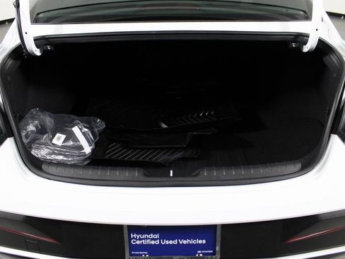 Certified 2025 Hyundai Elantra SEL image 16