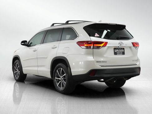 Used 2017 Toyota Highlander XLE w/ Protection Package #3 AWD/4WD image 3