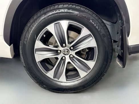 Used 2023 Toyota Highlander XLE AWD/4WD image 31