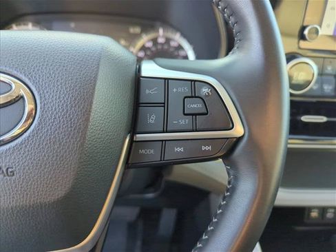 Certified 2025 Toyota Highlander LE FWD image 18
