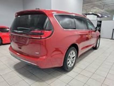 New 2026 Chrysler Pacifica Select image 7