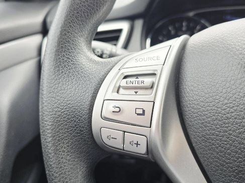 Used 2014 Nissan Rogue SV AWD/4WD image 25