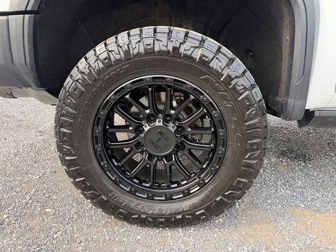 Used 2024 GMC Sierra 2500 AT4X w/ AT4X AEV Edition AWD/4WD image 16