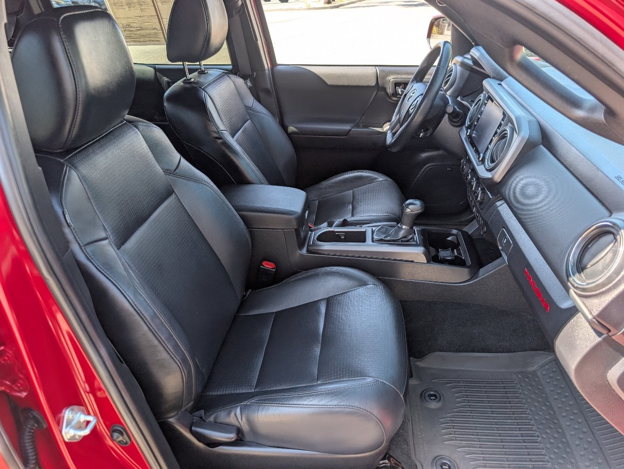 Used 2023 Toyota Tacoma TRD Sport w/ TRD Premium Sport Package AWD/4WD image 8