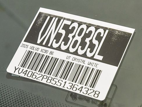 Certified 2025 Volvo XC90 B6 Plus w/ Protection Package Premier image 31