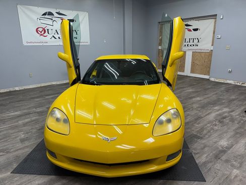 Used 2007 Chevrolet Corvette Coupe w/ Preferred Equipment Group RWD image 16