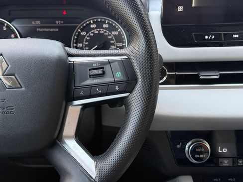 Used 2025 Mitsubishi Outlander SE AWD/4WD image 10