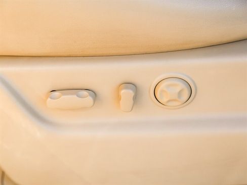 Used 2014 Cadillac Escalade ESV Premium image 39