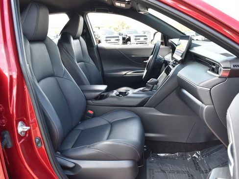 Used 2024 Toyota Venza XLE AWD/4WD image 32