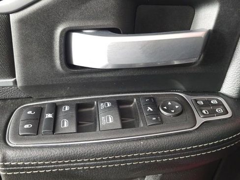 Used 2024 RAM 2500 Big Horn w/ Sport Appearance Package image 23