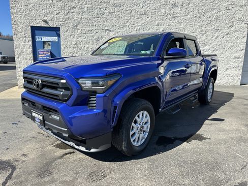 Used 2025 Toyota Tacoma SR5 image 1