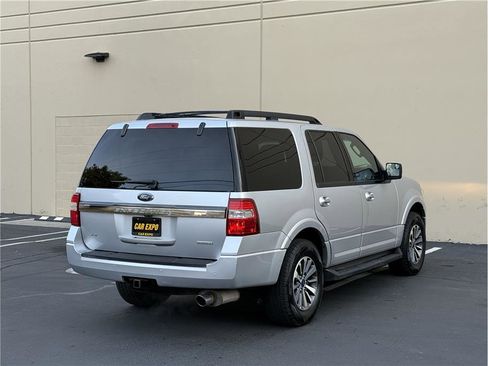 Used 2017 Ford Expedition XLT image 7
