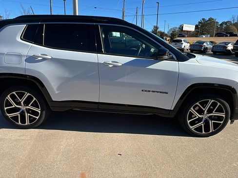Used 2024 Jeep Compass Limited w/ Elite Group image 8