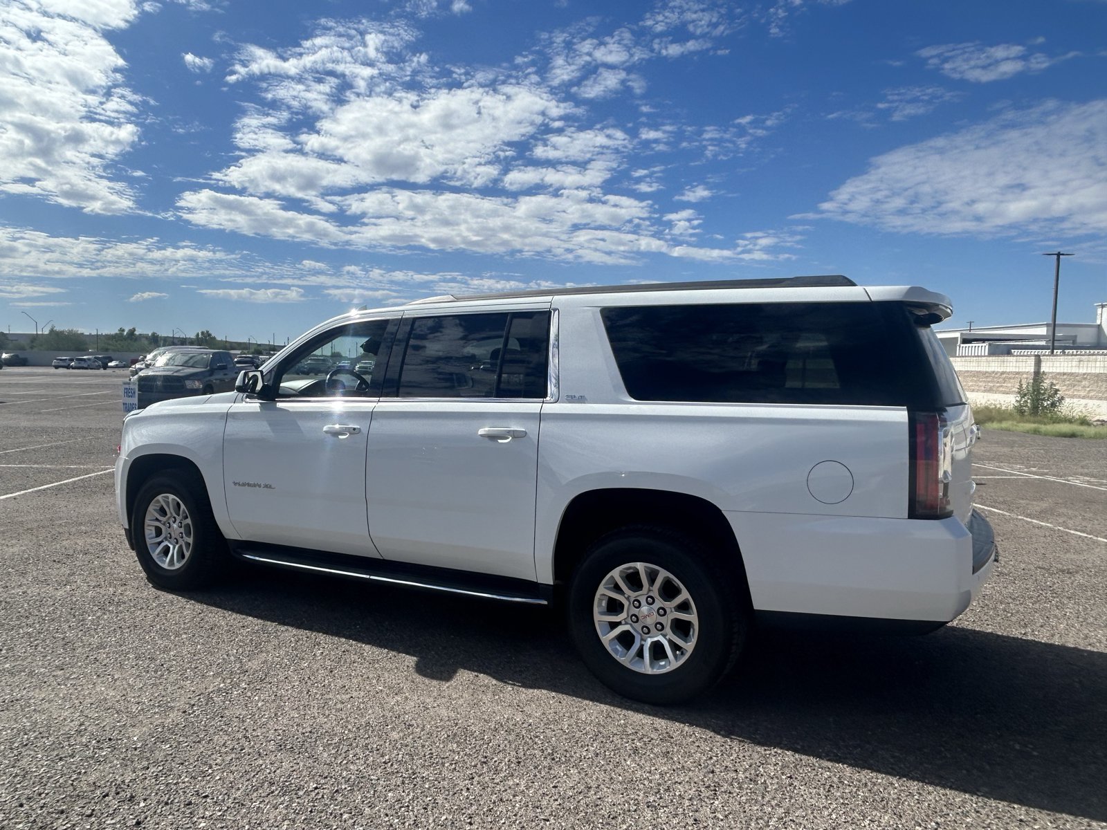 Used 2020 GMC Yukon XL SLT AWD/4WD image 3