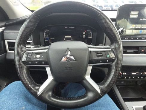 Used 2022 Mitsubishi Outlander SE image 36